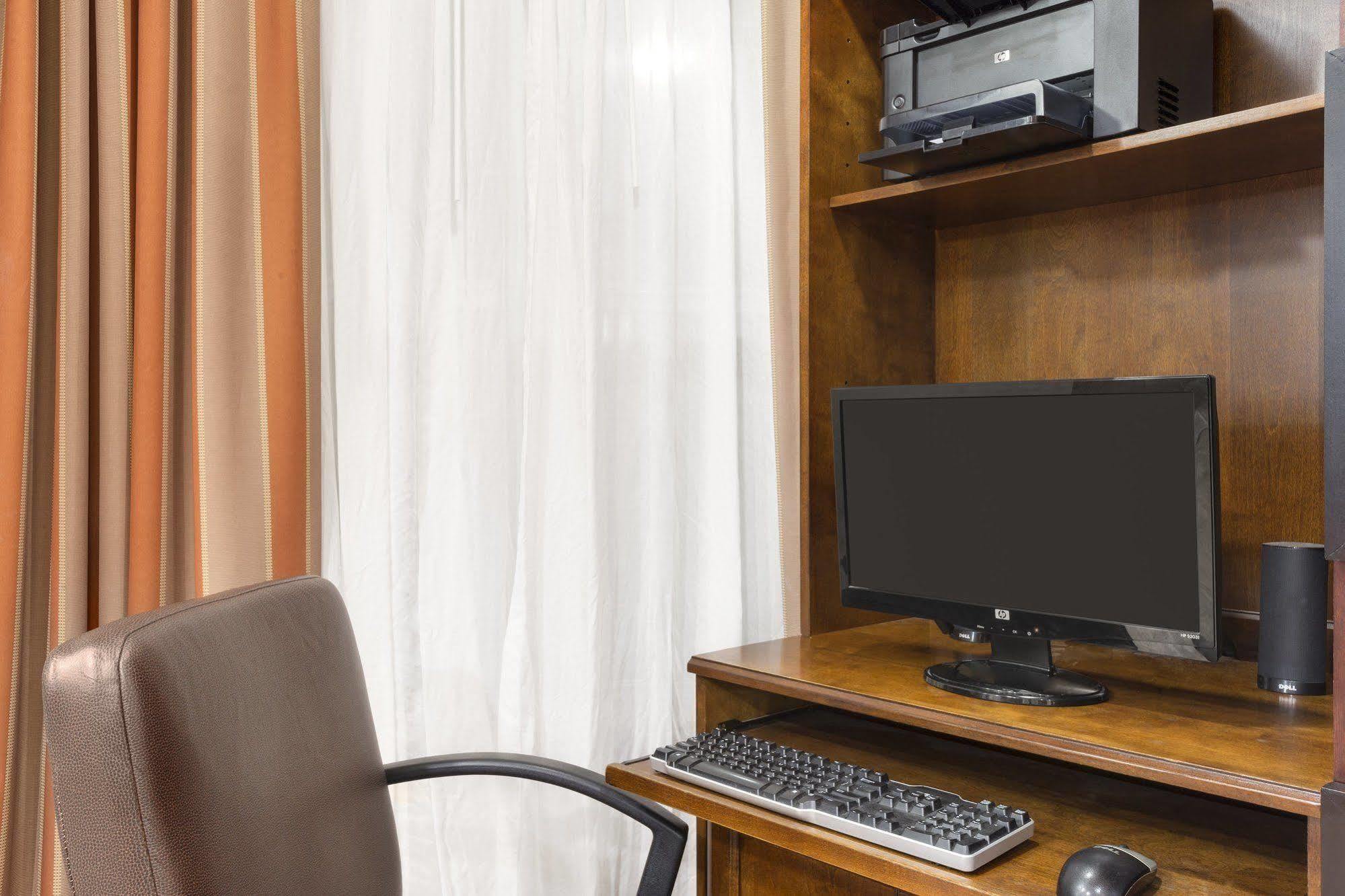Country Inn & Suites By Radisson, Hiram, Ga Bagian luar foto